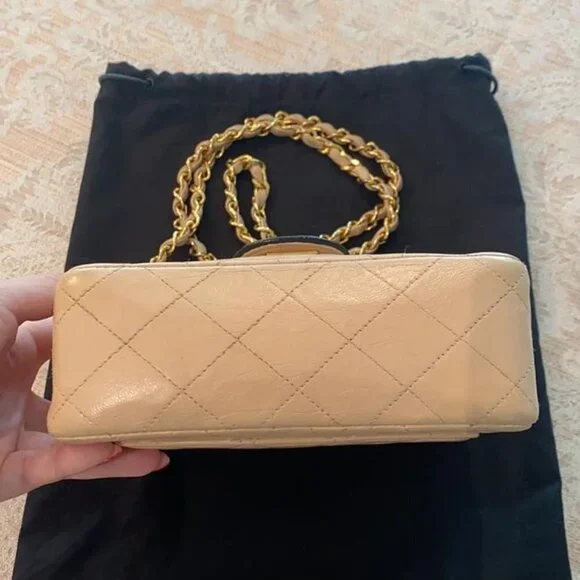 Chanel Classic Quilted Lambskin Leather Bag - Picture 5 of 16